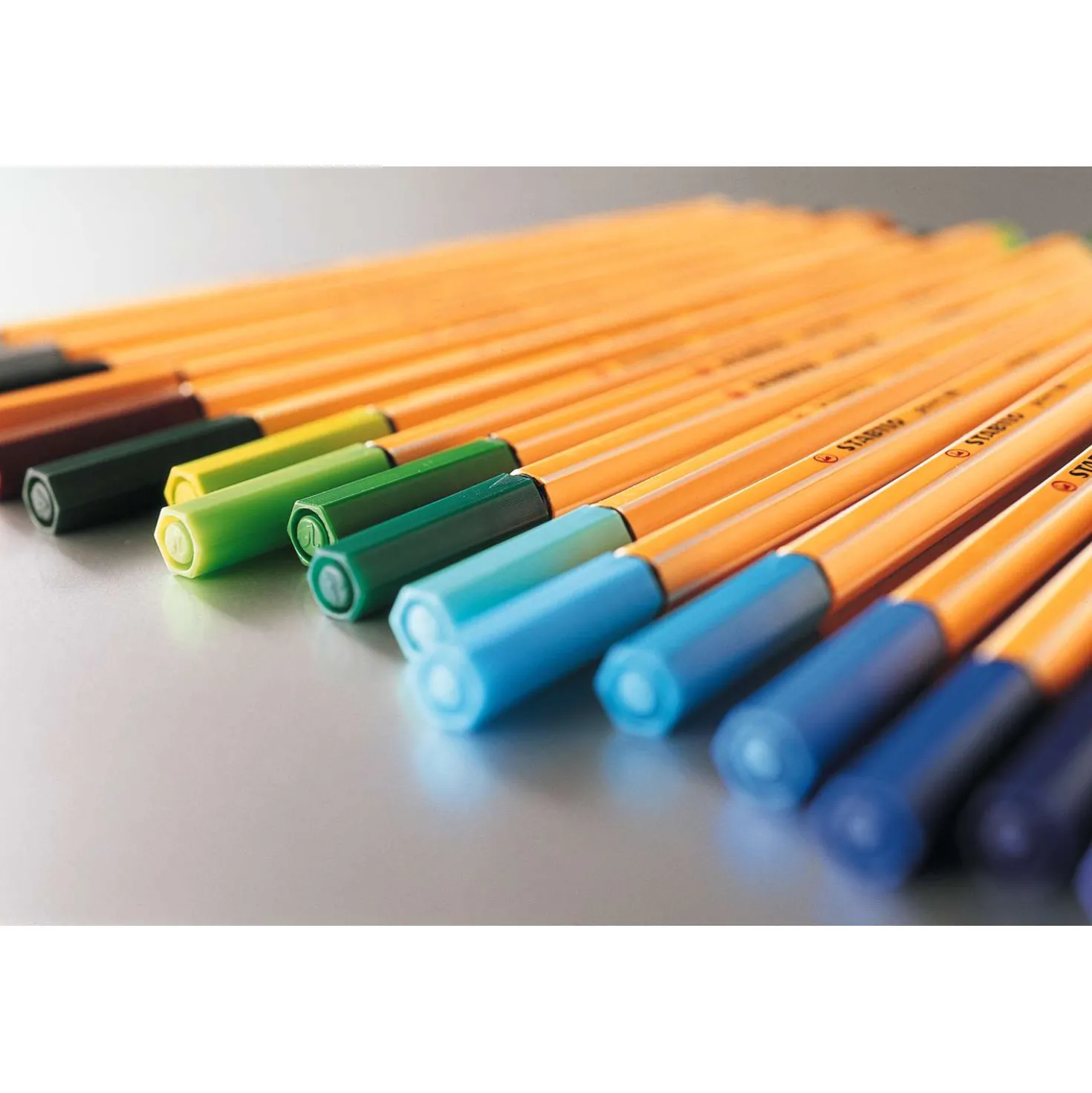 STABILO® point® 88 Color Parade, Kunststoffbox mit 20 Finelinern